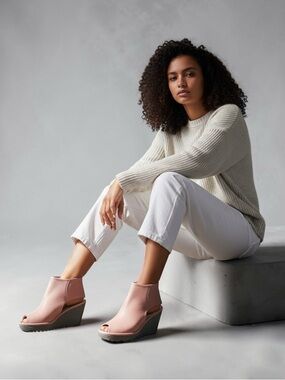 FLY London Yone642fly Ankle Booties NWOT Mauve Leather Peep Toe Platform Shoes